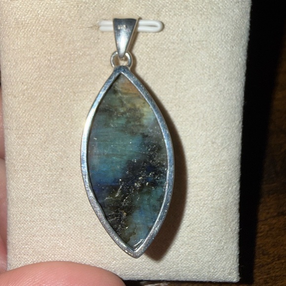 Labradorite pendant - Picture 6 of 6